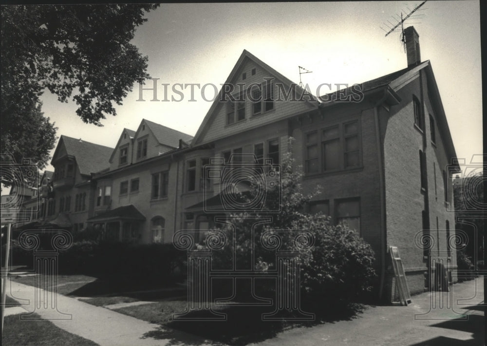 1986 Press Photo Historic Abbot Rowhouses, Ogden Avenue, Milwaukee- Historic Images