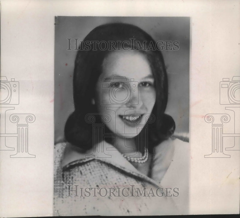 Load image into Gallery viewer, 1966 Press Photo England Royal Family Princess Anne, age fifteen - mjb67603
