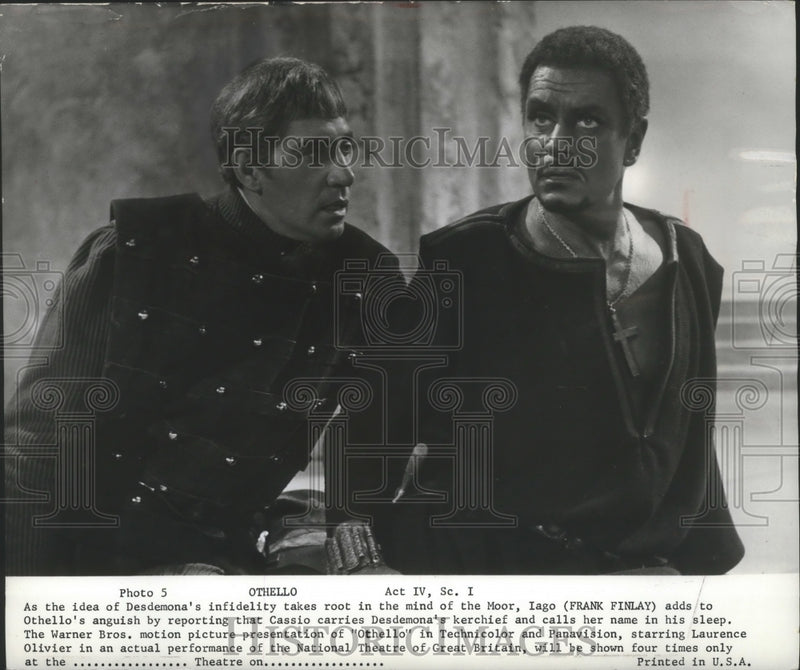 Load image into Gallery viewer, 1966 Press Photo Frank Finlay and Laurence Oliver star in Othello - mjb67764
