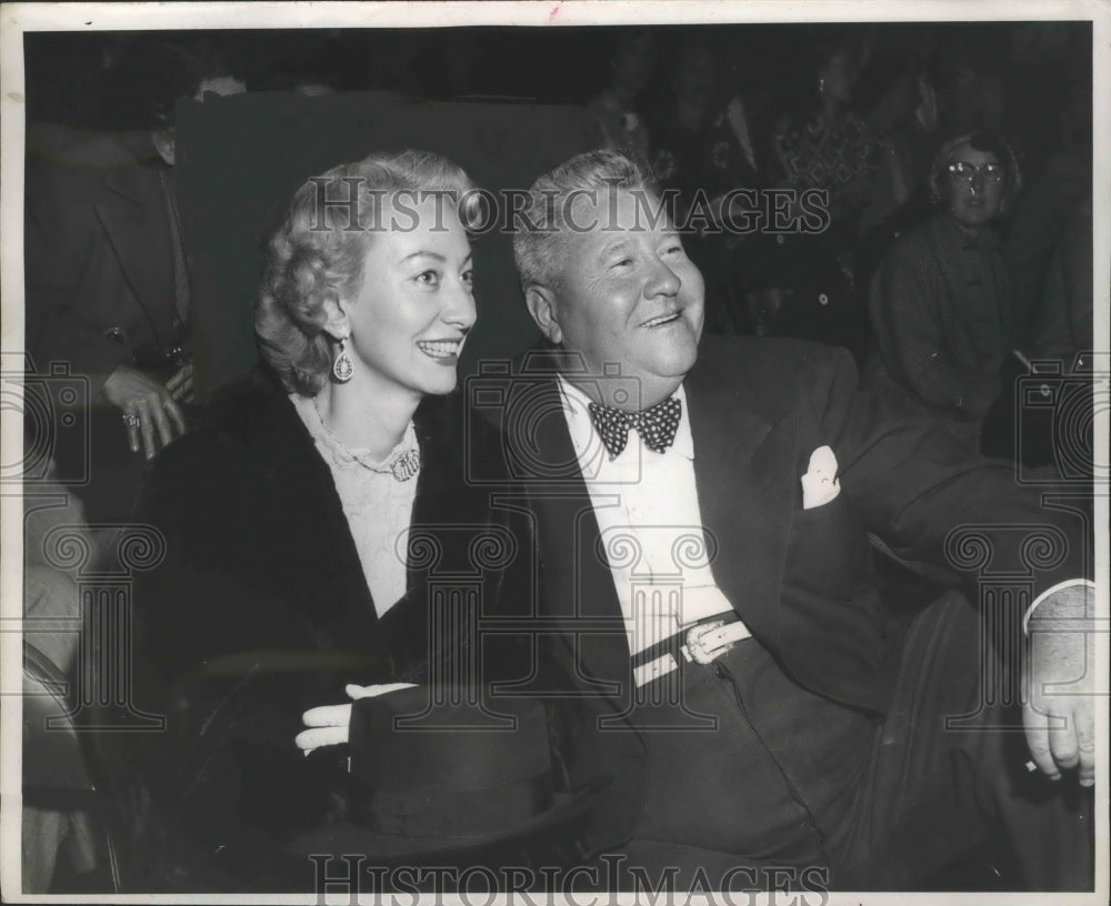 1952 Press Photo Jack Oakie, Virginia Home - mjb67780
