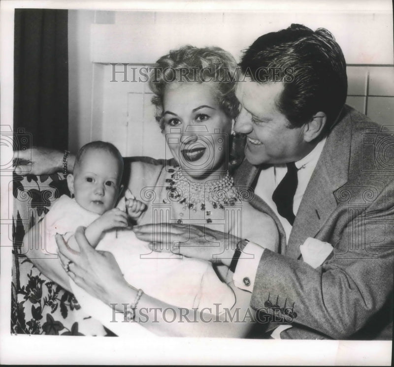 Load image into Gallery viewer, 1954 Press Photo Michael O'Shea and Virginia Mao with daughter, Mary Catherine
