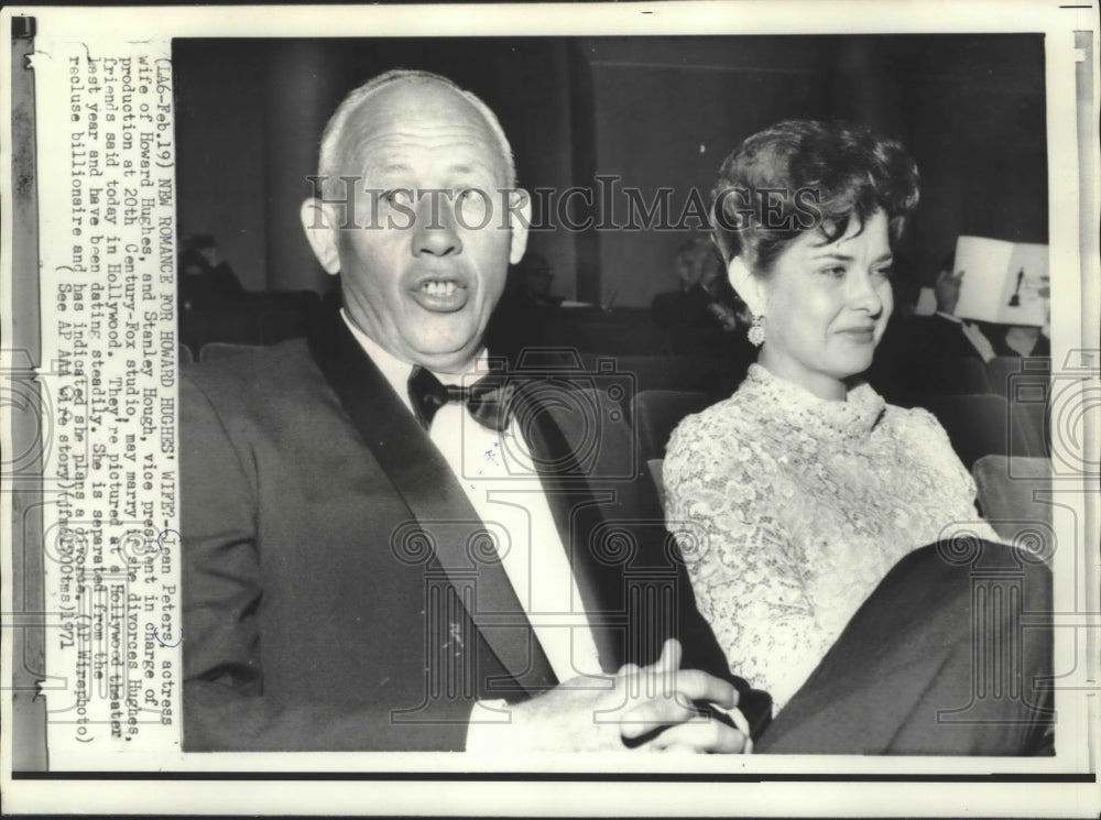 1971 Press Photo Jean Peters and Stanley Hough together at theatre, Hollywood.- Historic Images