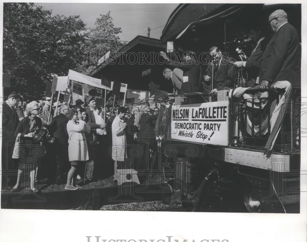 1968 Press Photo Wisconsin politicians react with crowd at a Whistle Stop rally- Historic Images