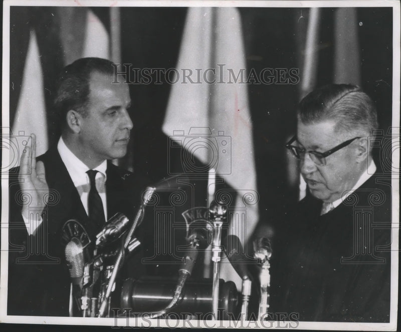 Load image into Gallery viewer, 1958 Press Photo Gaylord Nelson takes oath of office as Governor of Wisconsin
