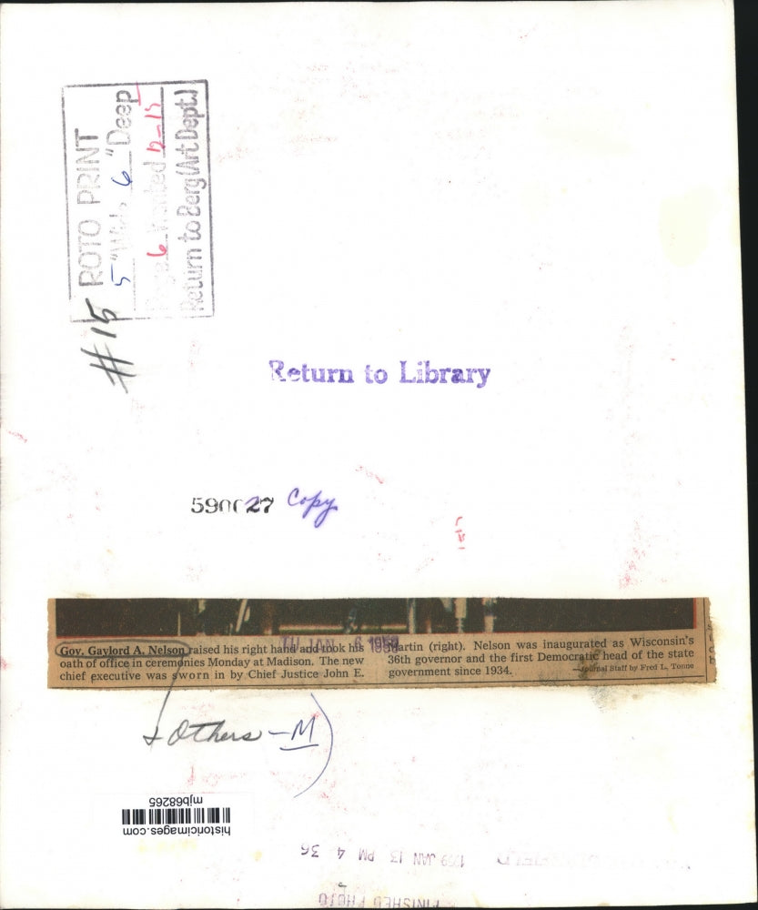 1958 Press Photo Gaylord Nelson takes oath of office as Governor of Wisconsin