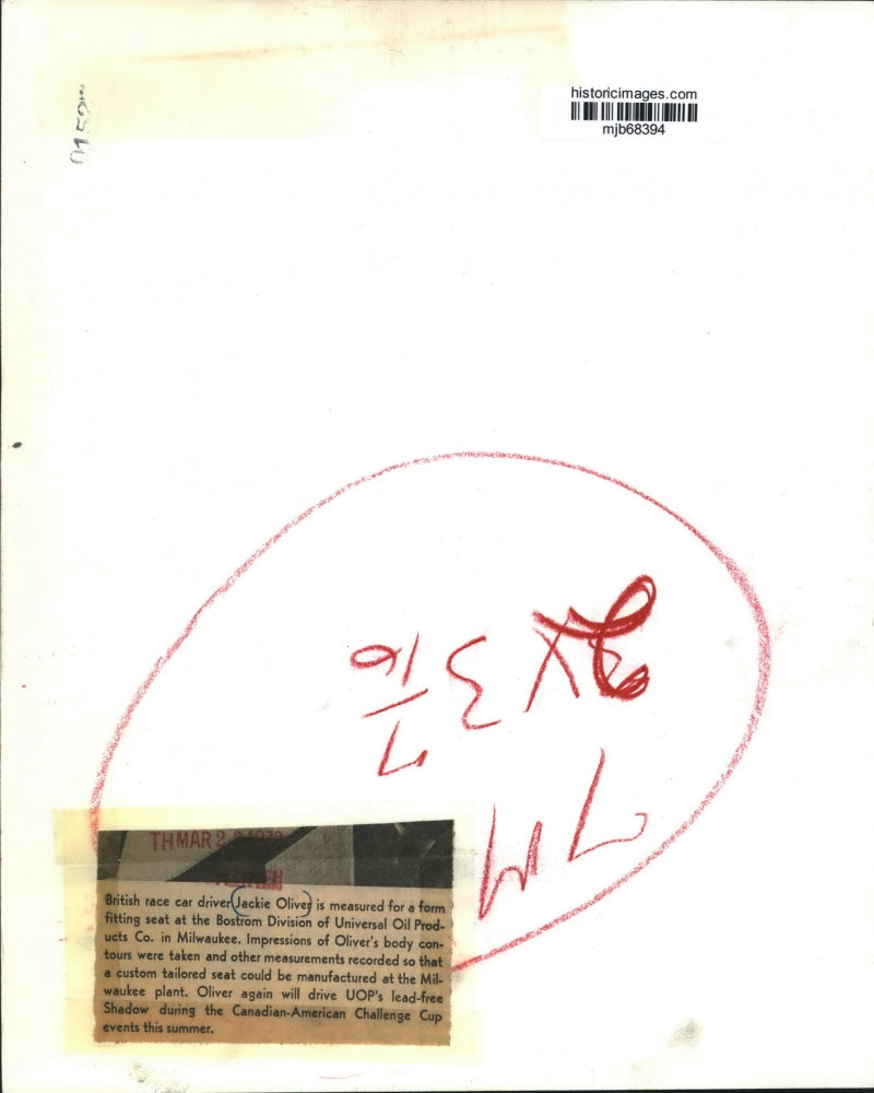 1972 Press Photo Jackie Oliver race car driver measured for seat, Milwaukee.