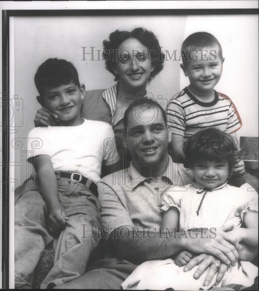 1954 Press Photo Carl Olson and family smiling after dads win, San Francisco.- Historic Images