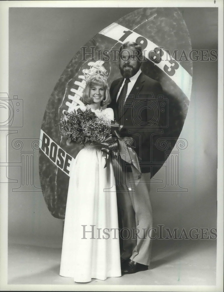 1982 Press Photo Tournament of Roses, Suzy Gillaspie, and Merlin Olsen spotlight- Historic Images