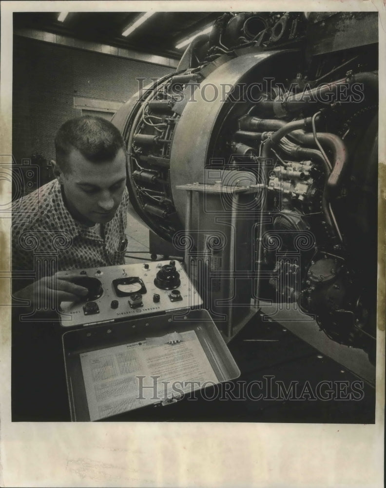 1963 Press Photo Engines and Components X-Rayed at Northwest Airlines- Historic Images