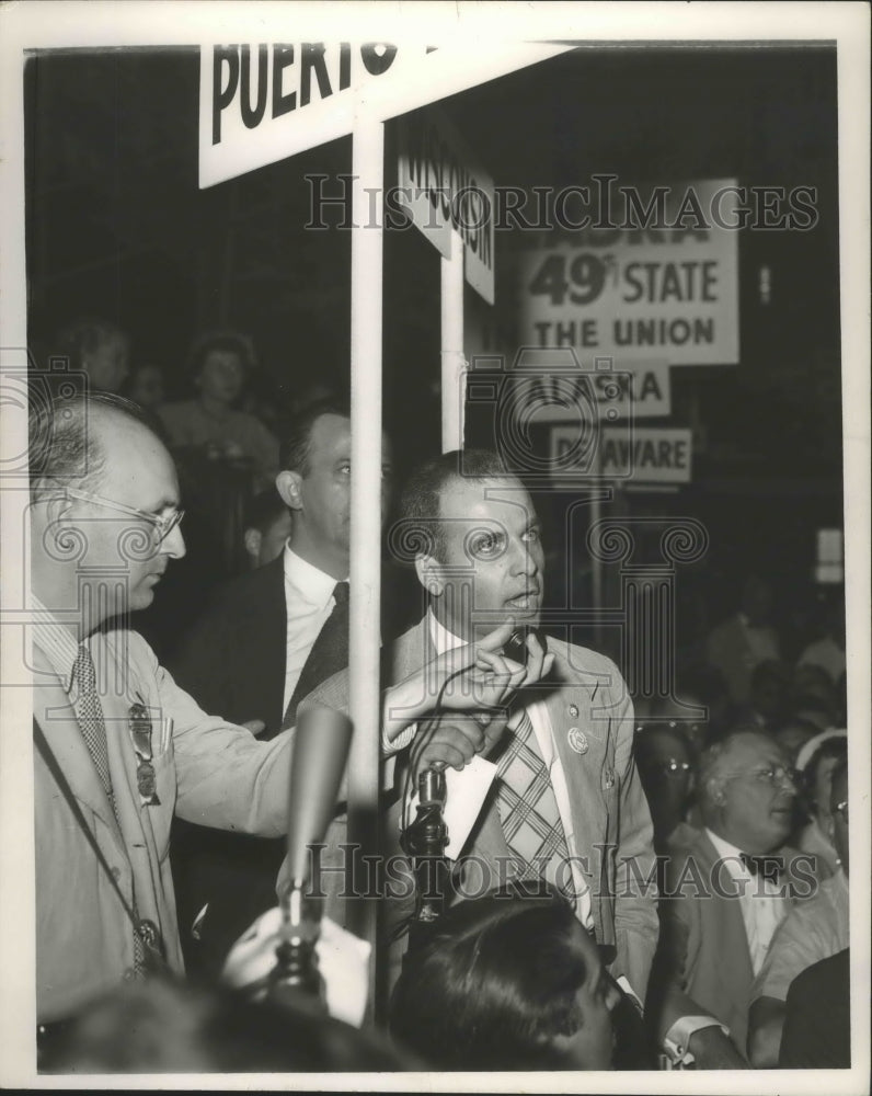 1952 Press Photo Senator Gaylord Nelson casts votes for Wisconsin delegation- Historic Images