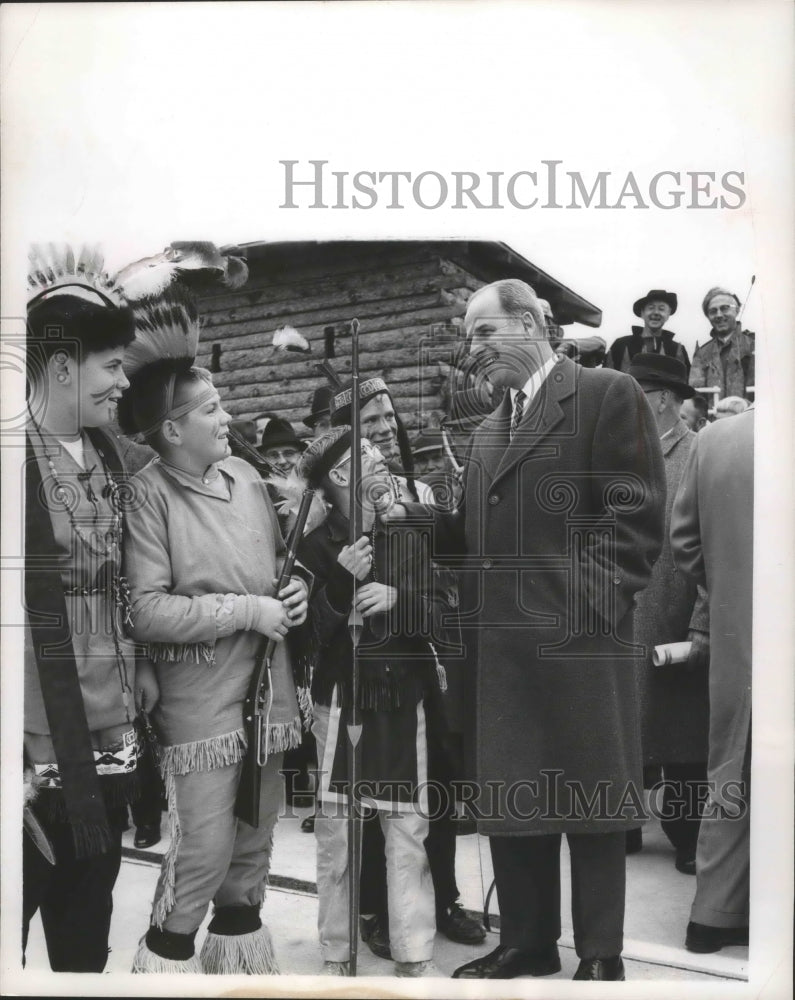 Load image into Gallery viewer, 1962 Press Photo Wisconsin Governor Gaylord Nelson Campaigning for Senator
