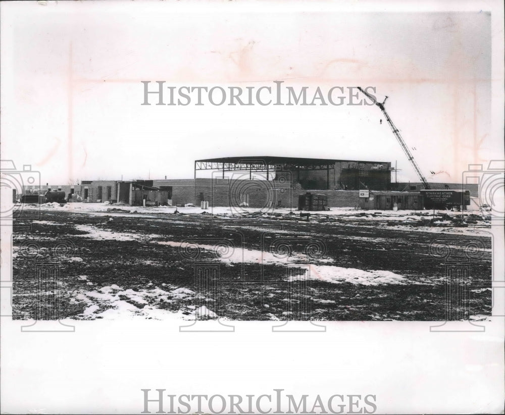 1964 Press Photo Construction of Horicon's new high school - mjb69194