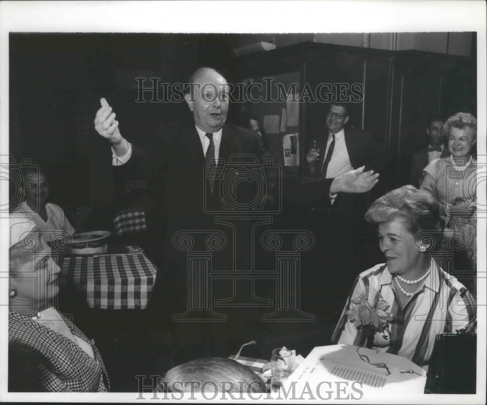 1961 Press Photo Peg Hubing (Elmira Hubing) at Turner Hall party in Milwaukee