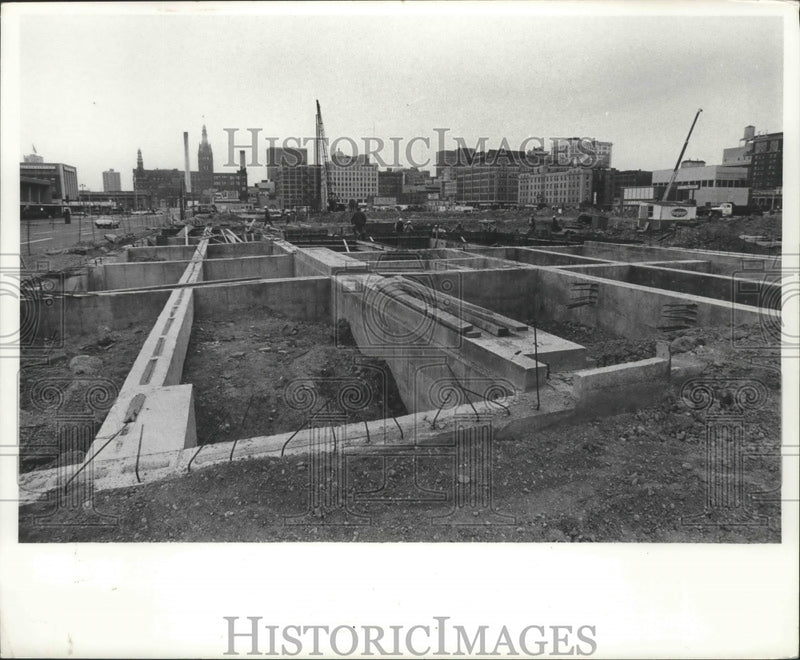 Load image into Gallery viewer, 1972 Press Photo The Milwaukee Convention Center under construction - mjb69296
