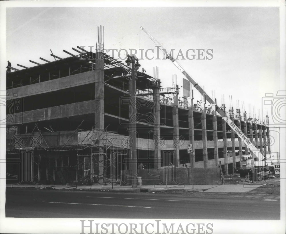 1973 Press Photo Milwaukee Convention Center parking garage under construction  - Historic Images