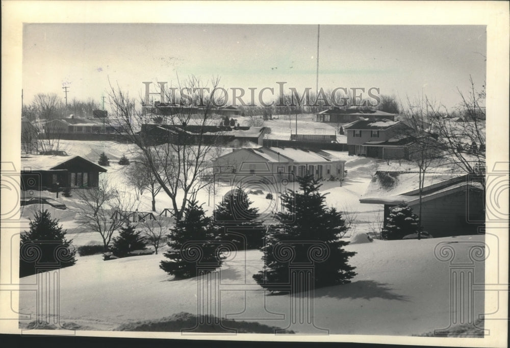 1985 Press Photo View of neighborhood in New Berlin, Wisconsin in the winter- Historic Images