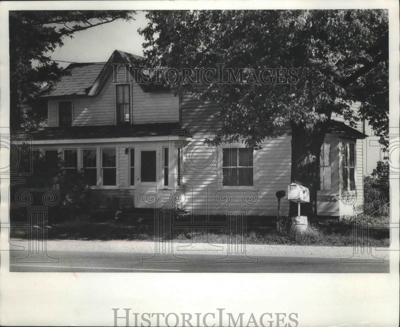 Load image into Gallery viewer, 1971 Press Winton-Sprengel home becomes Wisconsin Historical Society, New Berlin

