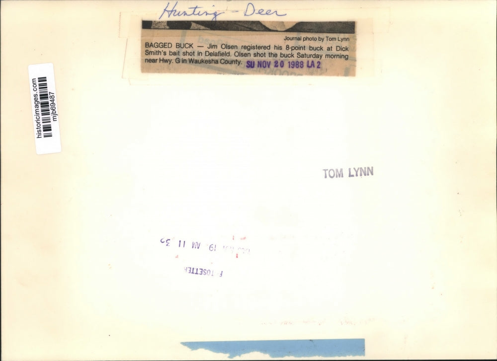 1988 Press Photo Jim Olsen registered buck at Dick Smith's bait Delafield