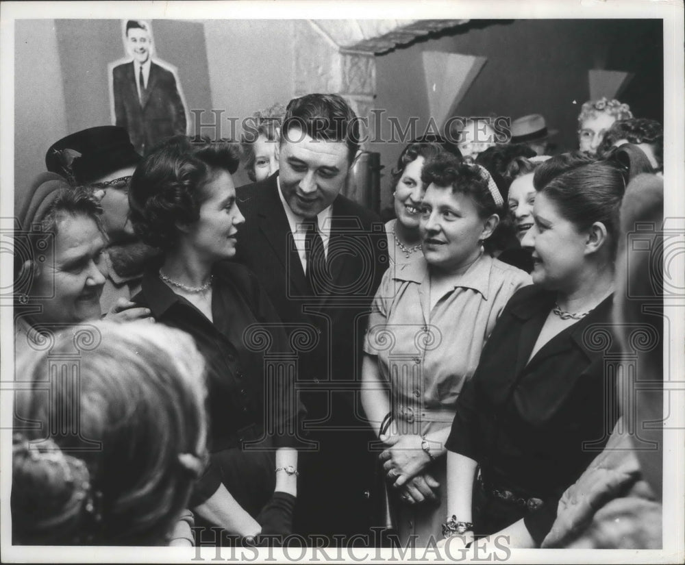 1960 Press Photo Candidate Henry Maier and his wife, Marianne, at Reno Gardens- Historic Images