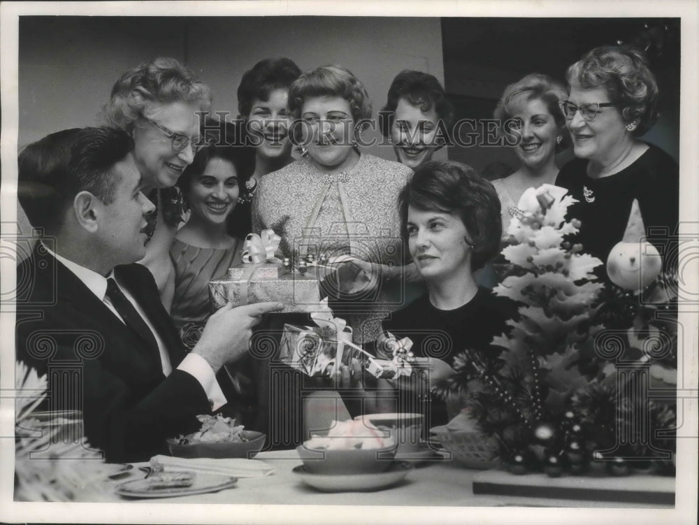 1962 Press Photo Mayor Maier, wife receive gift at annual Chiristmas party.