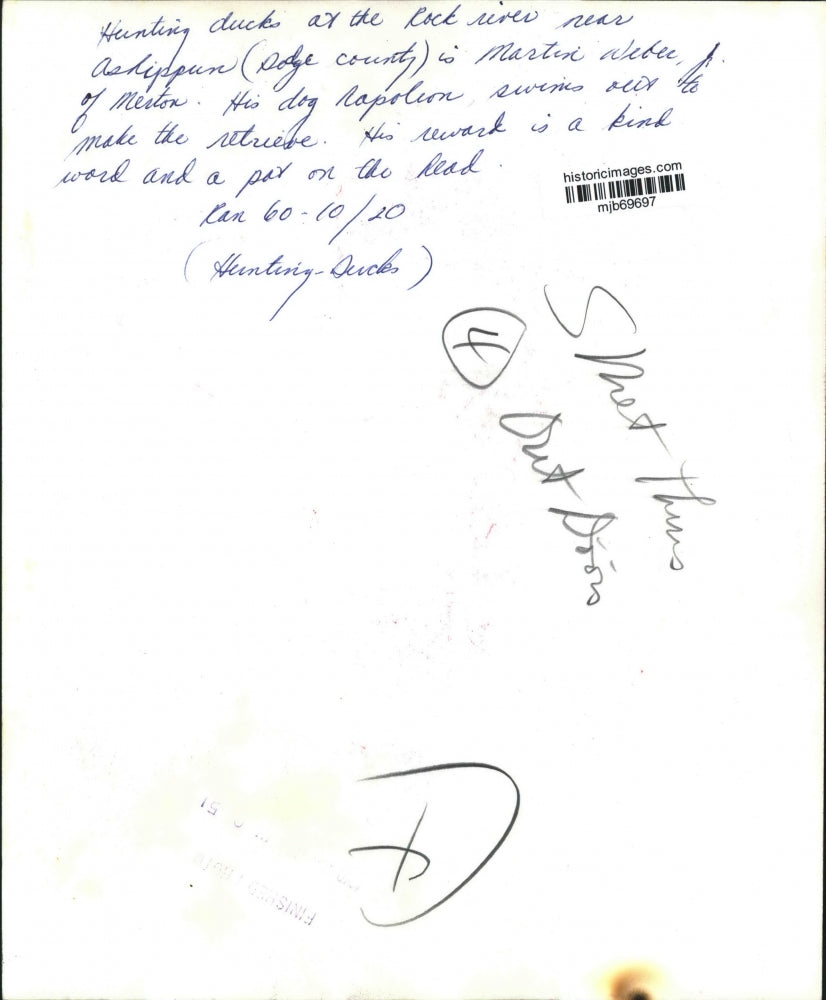 1960 Press Photo Martin Weber hunting ducks at the Rock River near Ashippun, WI