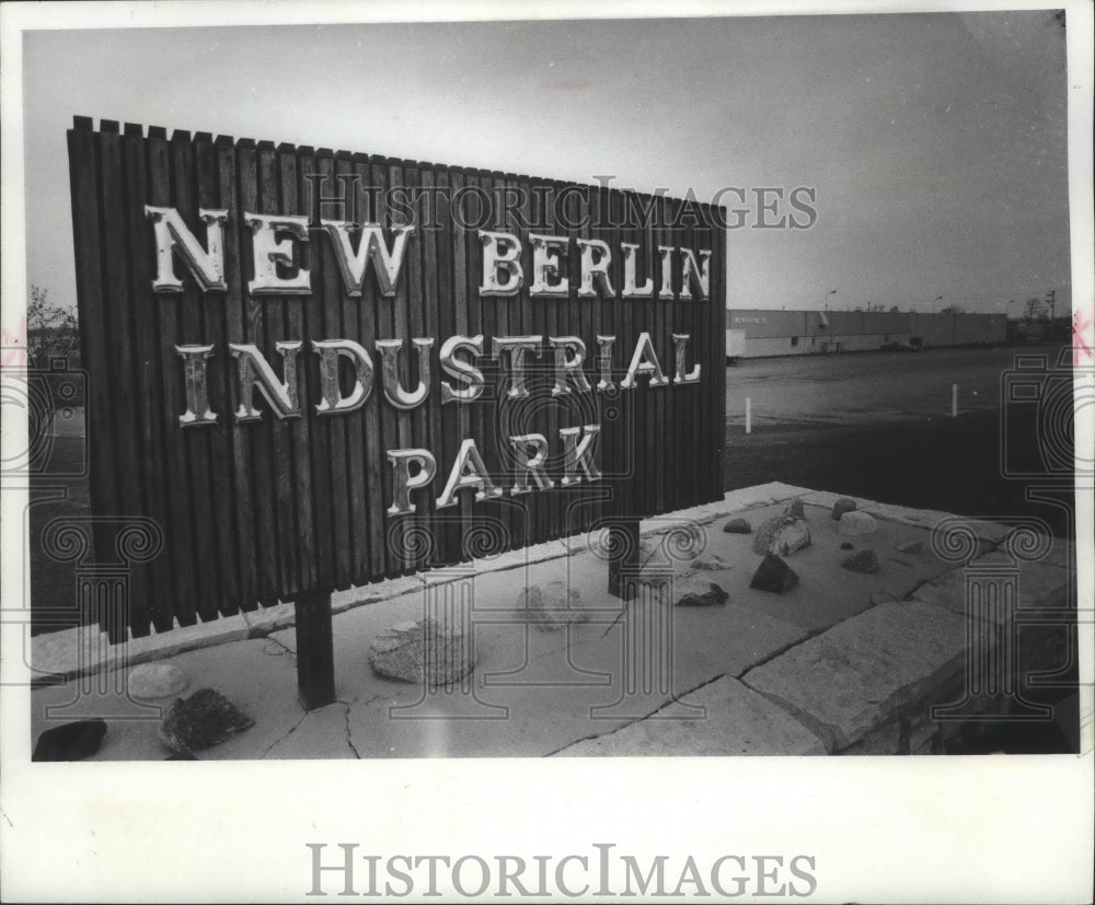 1978 Press Photo New Berlin Industrial Park sign in Wisconsin- Historic Images