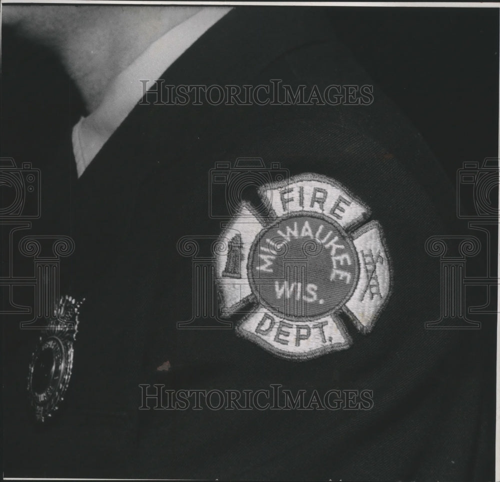 1950 Press Photo Milwauke firemen to get new uniforms and patches - mjb69837