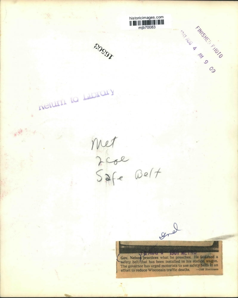 1961 Press Photo Milwaukee Governor Nelson fastening seatbelt in his car