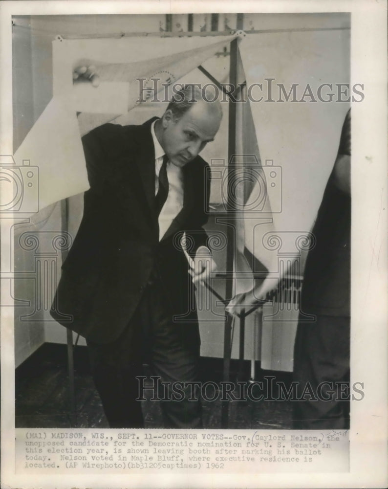 1962 Press Photo Wisconsin Governor Gaylord Nelson leaving booth after voting- Historic Images