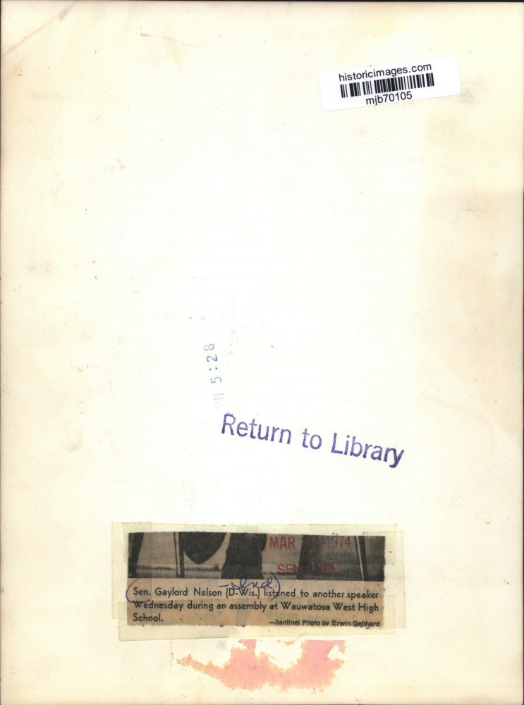 1974 Press Photo Wisconsin Senator Gaylord Nelson at Wauwatosa West High School