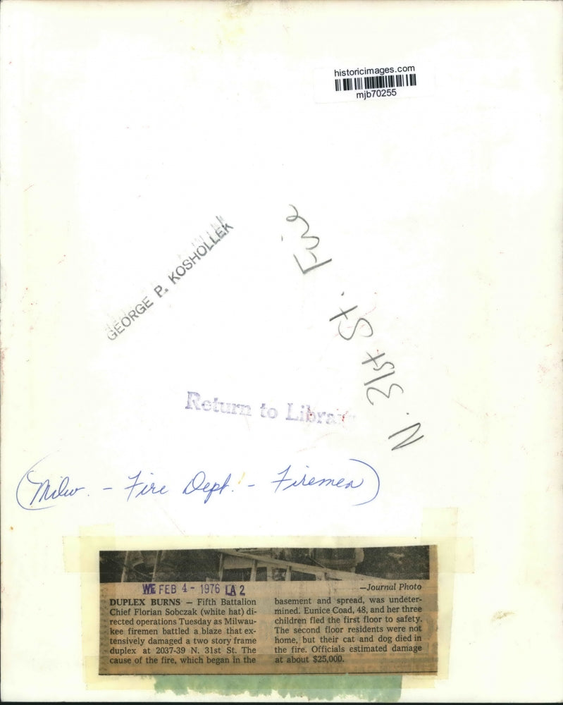 1976 Press Photo Milwaukee firemen directed by Chief Florian Sobczak - mjb70255