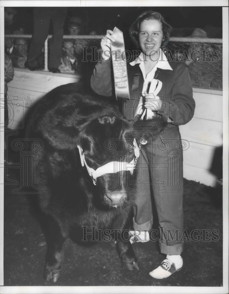 1952 Press Photo Iowas Faye Mugge & International Livestock junior champion Calf- Historic Images