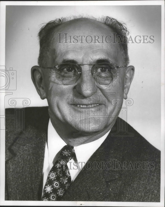 1958 Press Photo Reporter says United States aid is wasted and people lack info.- Historic Images