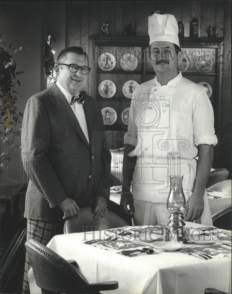 1983 Press Photo George Pandl with his chef Emil Schneider at his restaurant- Historic Images