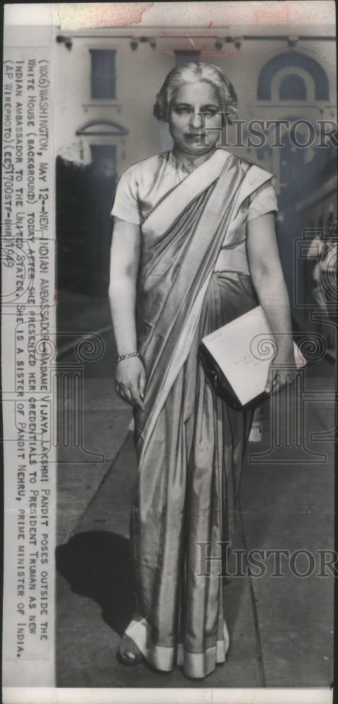 1949 Press Photo Indian Ambassador, Vijaya Lakshmi Pandit holds her credentials- Historic Images