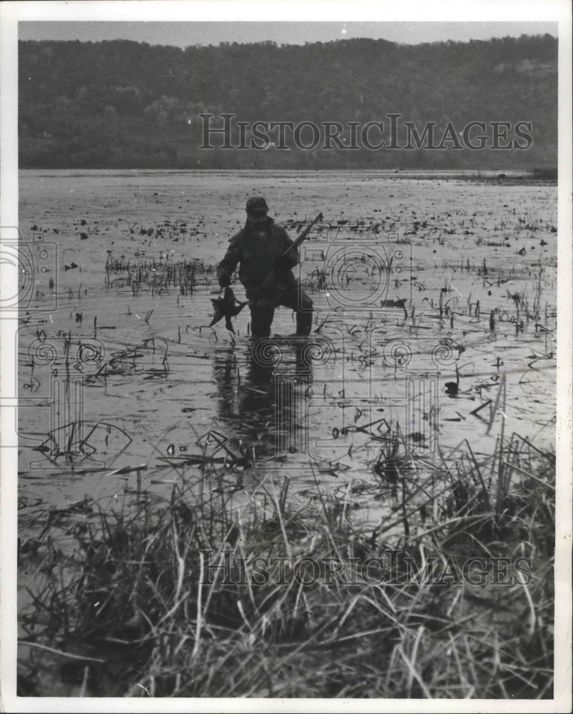 1966 Press Photo Mr. Wochos retrieves duck he shot walking through mud and water- Historic Images