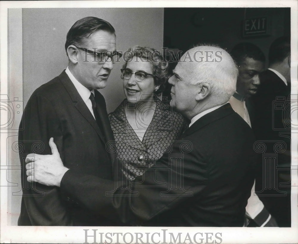 1965 Press Photo Philleo Nash and wife with Louis Hanson in Washington, D.C.- Historic Images