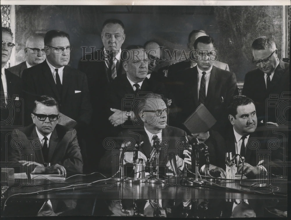 1964 Press Photo National Farmers Organization President meets Gov. Reynolds- Historic Images