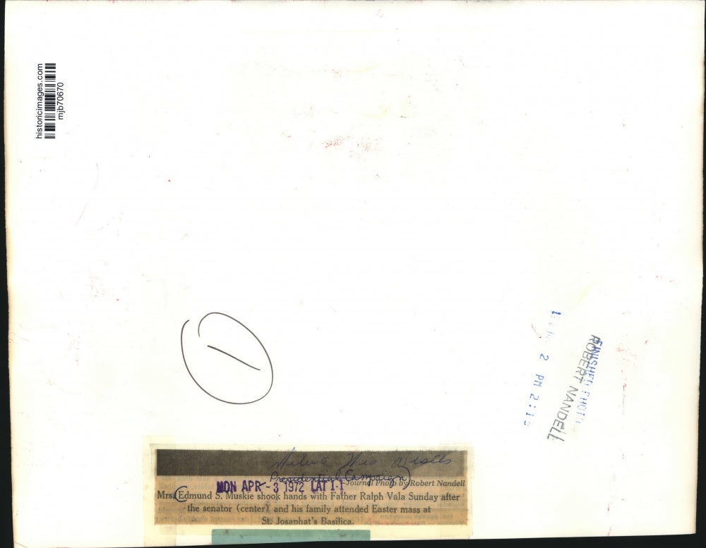 1972 Press Photo Father Ralph Vala with senator at St. Josaphat's Basilica