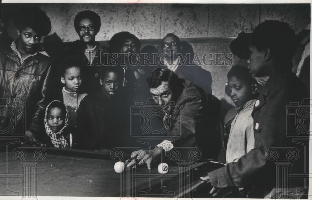 1972 Press Photo Senator Edmund Muskie at campaign stop in Milwaukee, Wisconsin- Historic Images