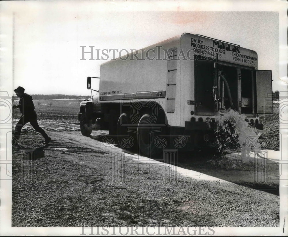 1967 Press Photo National Farmers Organization made Leon Baertschi empty truck- Historic Images