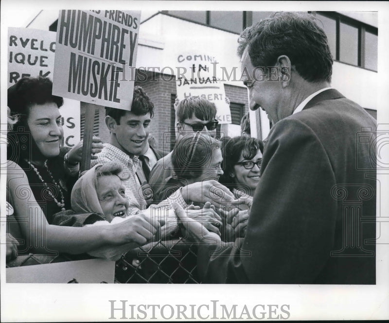 Load image into Gallery viewer, 1968 Press Photo Edmund Muskie at his arrival at Mitchell airport, MIlwaukee
