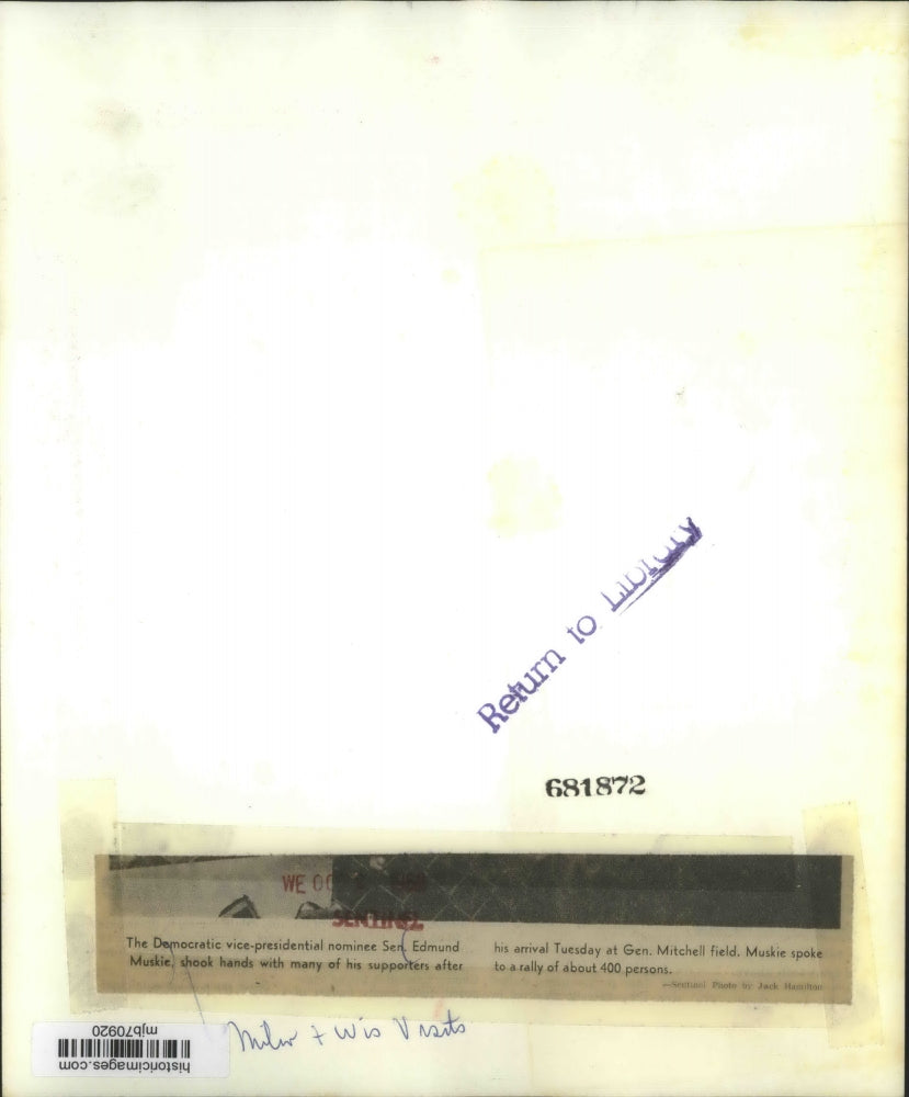 1968 Press Photo Edmund Muskie at his arrival at Mitchell airport, MIlwaukee