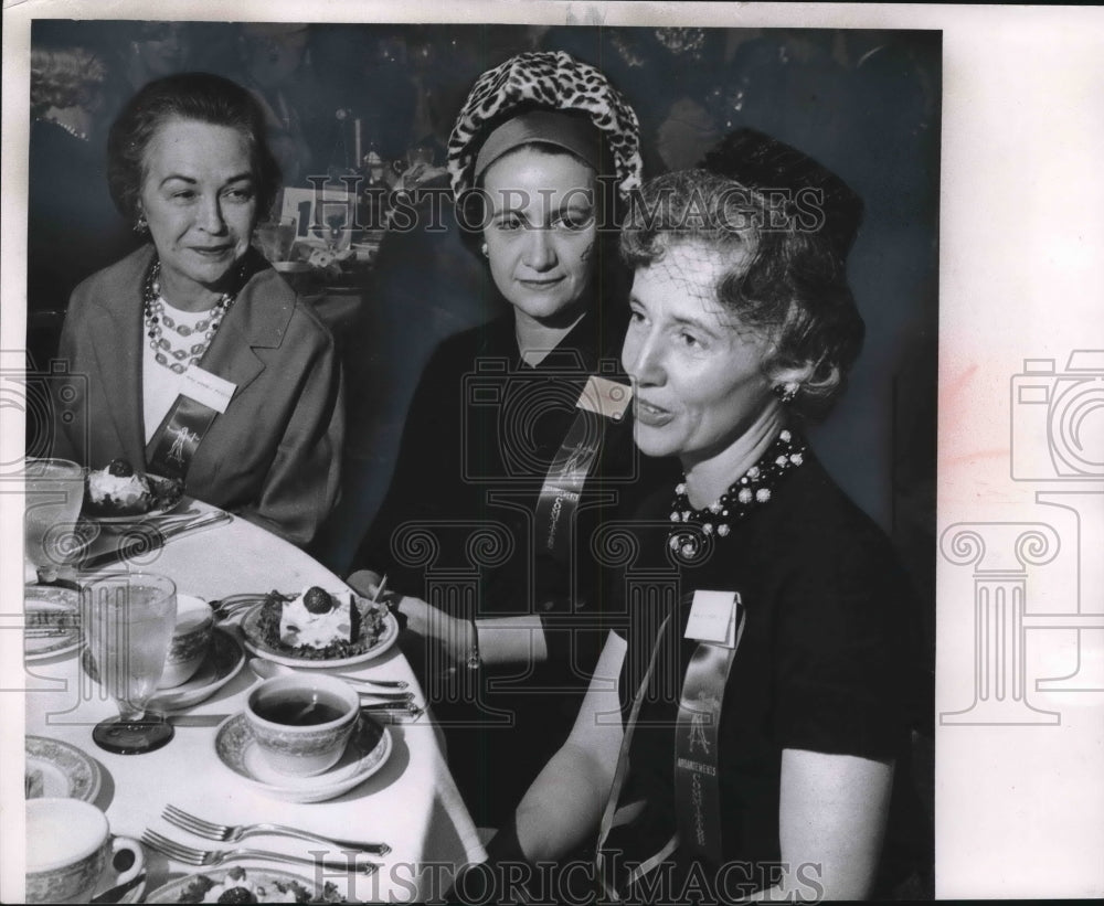 1968 Press Photo Mrs.Harvey Neelen, Mrs. Christ Saraphim, and Mrs. Leander Foley