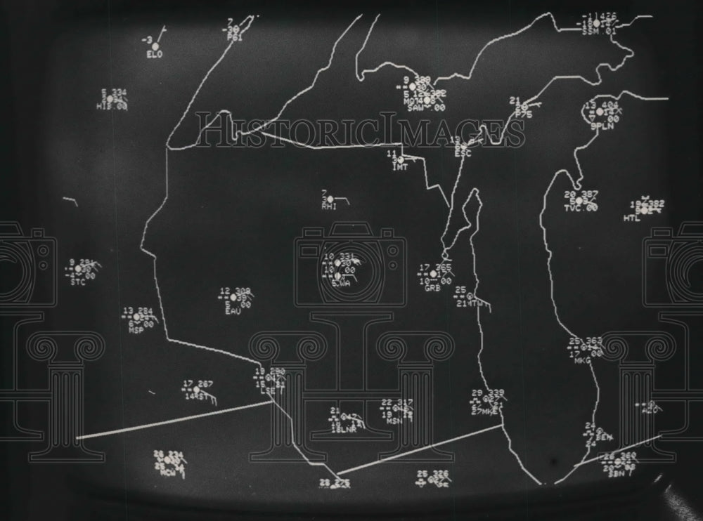 1984 Press Photo Computer displays data to give forecasters continuous updates- Historic Images