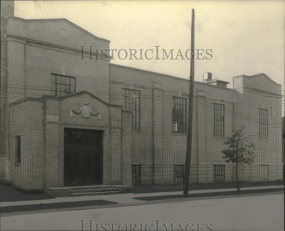 1930 Press Photo St. Mary&#39;s Catholic School dedicates Gymnasium Nenah Wisconsin - Historic Images