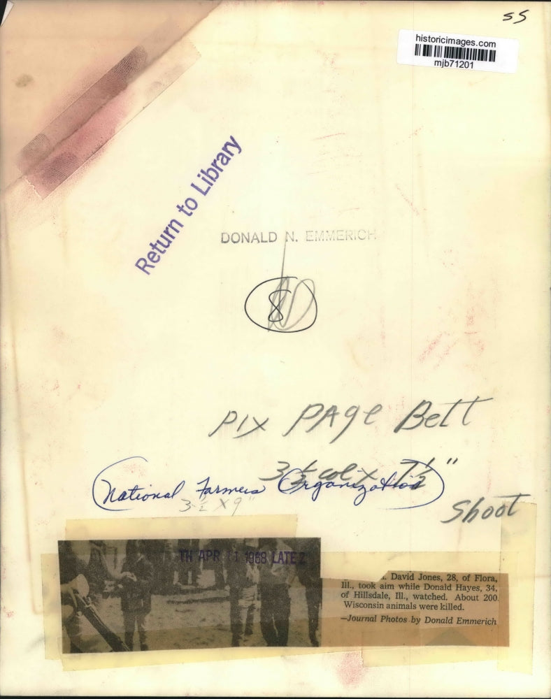 1968 Press Photo David Jones and Donald Hayes kill farm animals Wisconsin