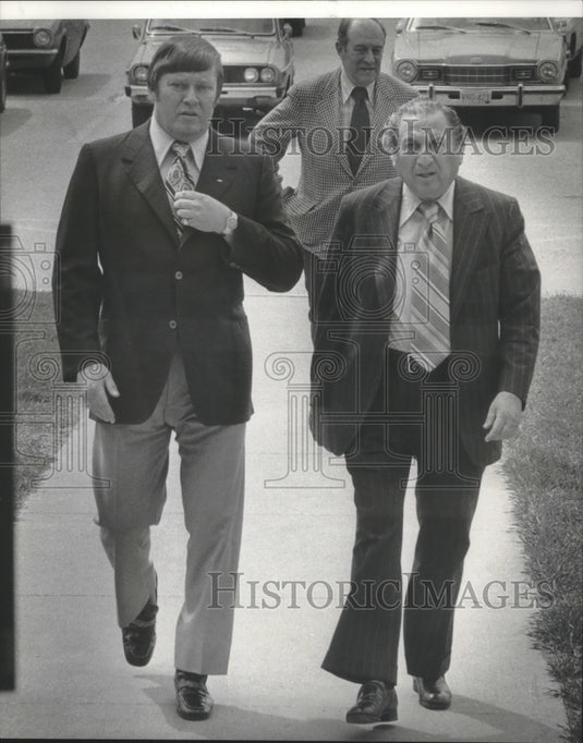 1975 Press Photo Henry Nechy, Universal Builders, Inc., Wisconsin - mjb71365