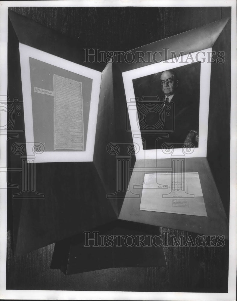 Load image into Gallery viewer, 1962 Press Photo Portrait of Lucius W. Nieman at Marquette U. Journalism School
