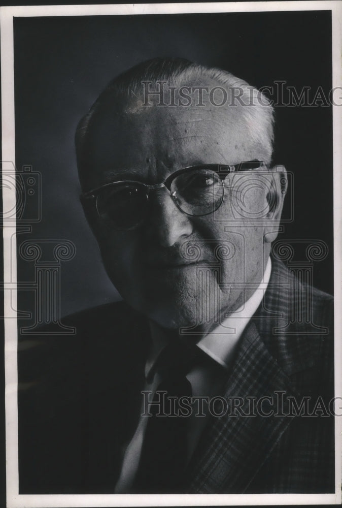 1965 Press Photo John Neuhauser, former flutist and manager, Milwaukee.